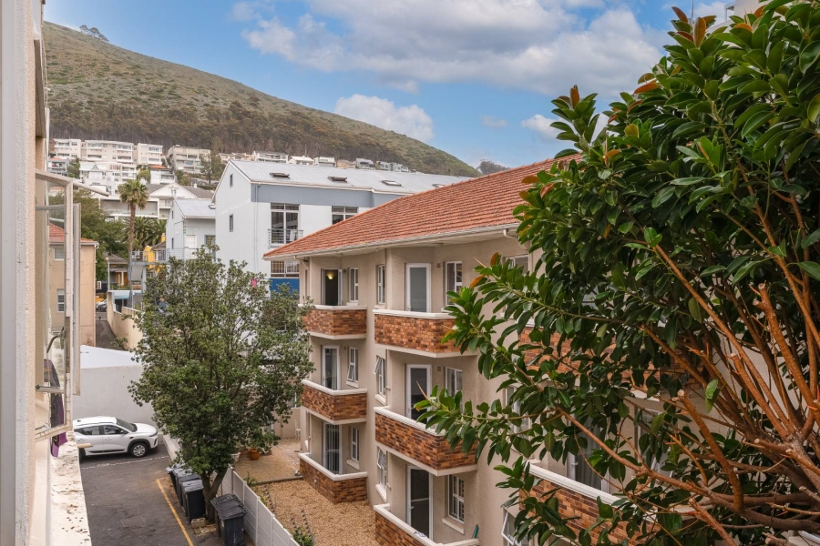 To Let 1 Bedroom Property for Rent in Green Point Western Cape